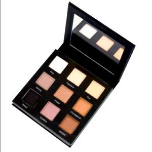 NWT RealHer Playbook Be Your Own Kind of Beauty Eyeshadow Palette Vol. 1 + Brush